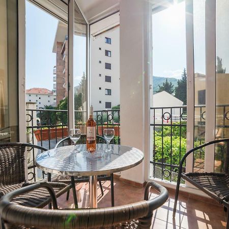 Maka&Isa Apartment บุดวา ภายนอก รูปภาพ